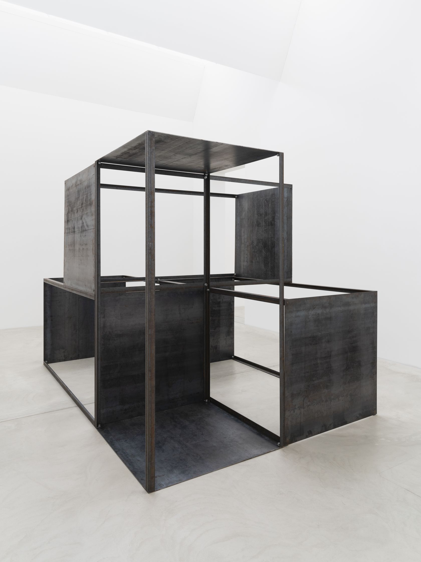 Oscar Tuazon. Building