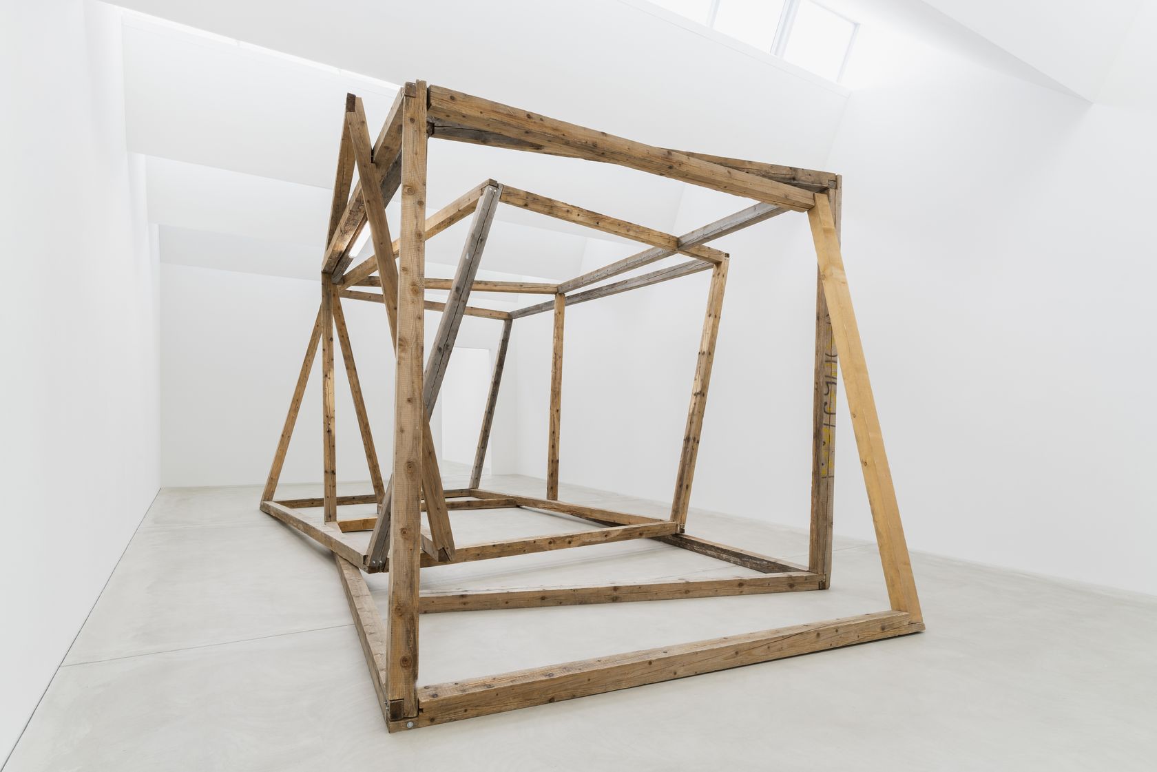 Oscar Tuazon. Building