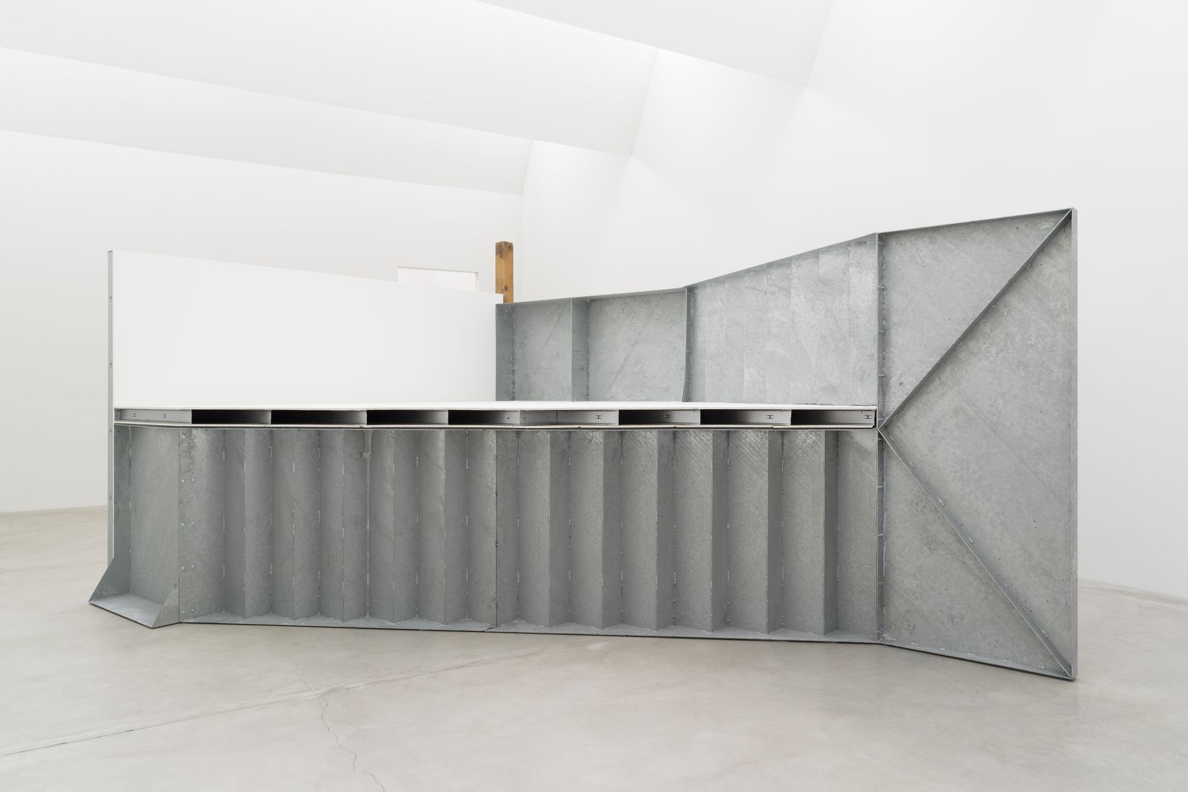 Oscar Tuazon. Building