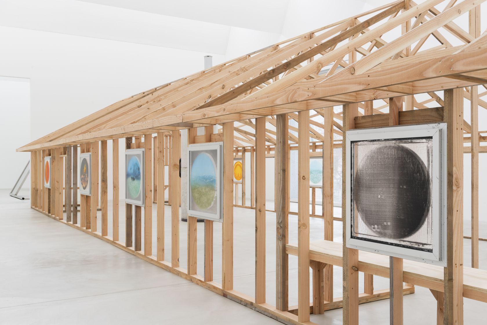 Oscar Tuazon. Building