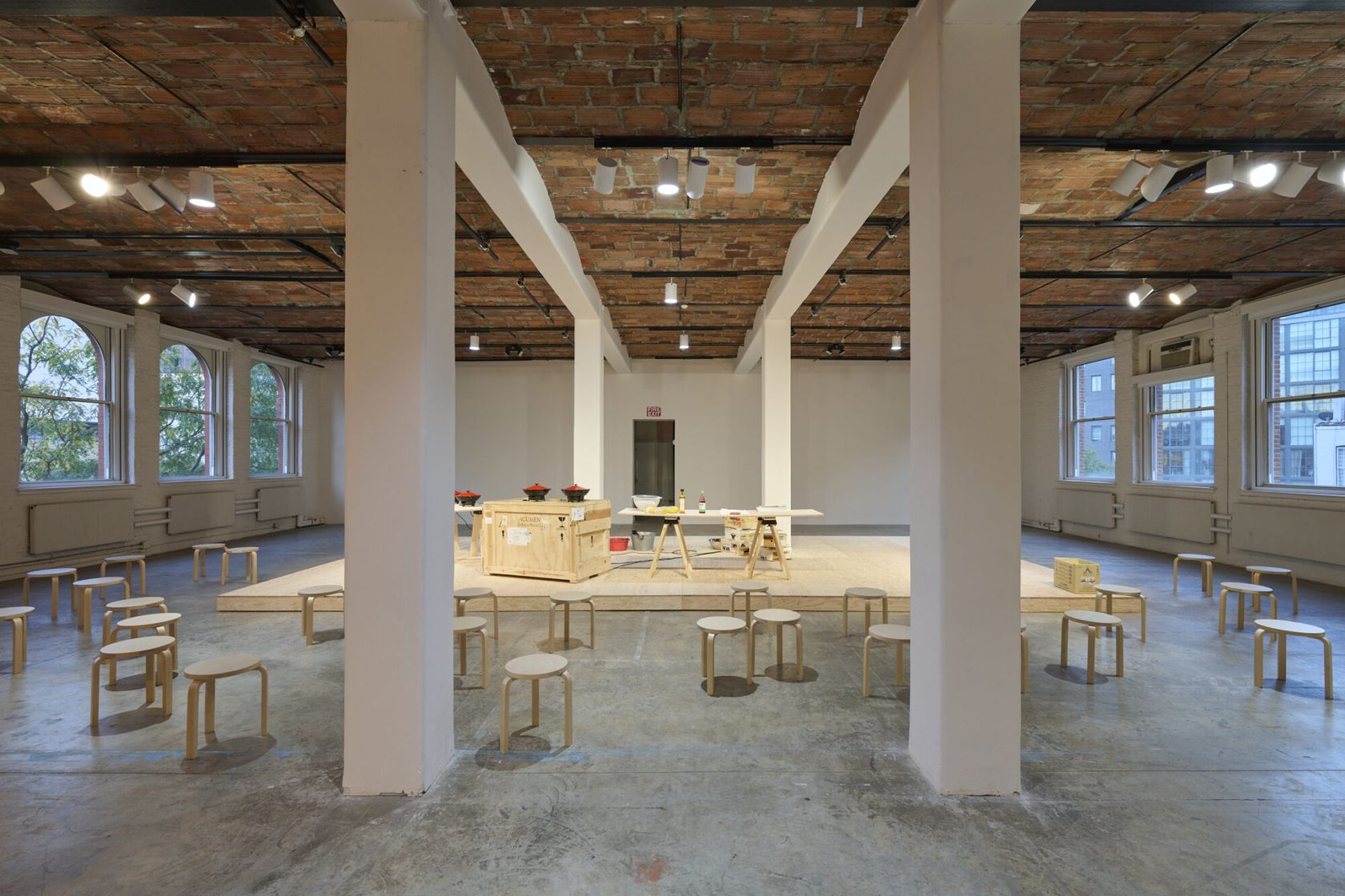 Rirkrit Tiravanija : A LOT OF PEOPLE