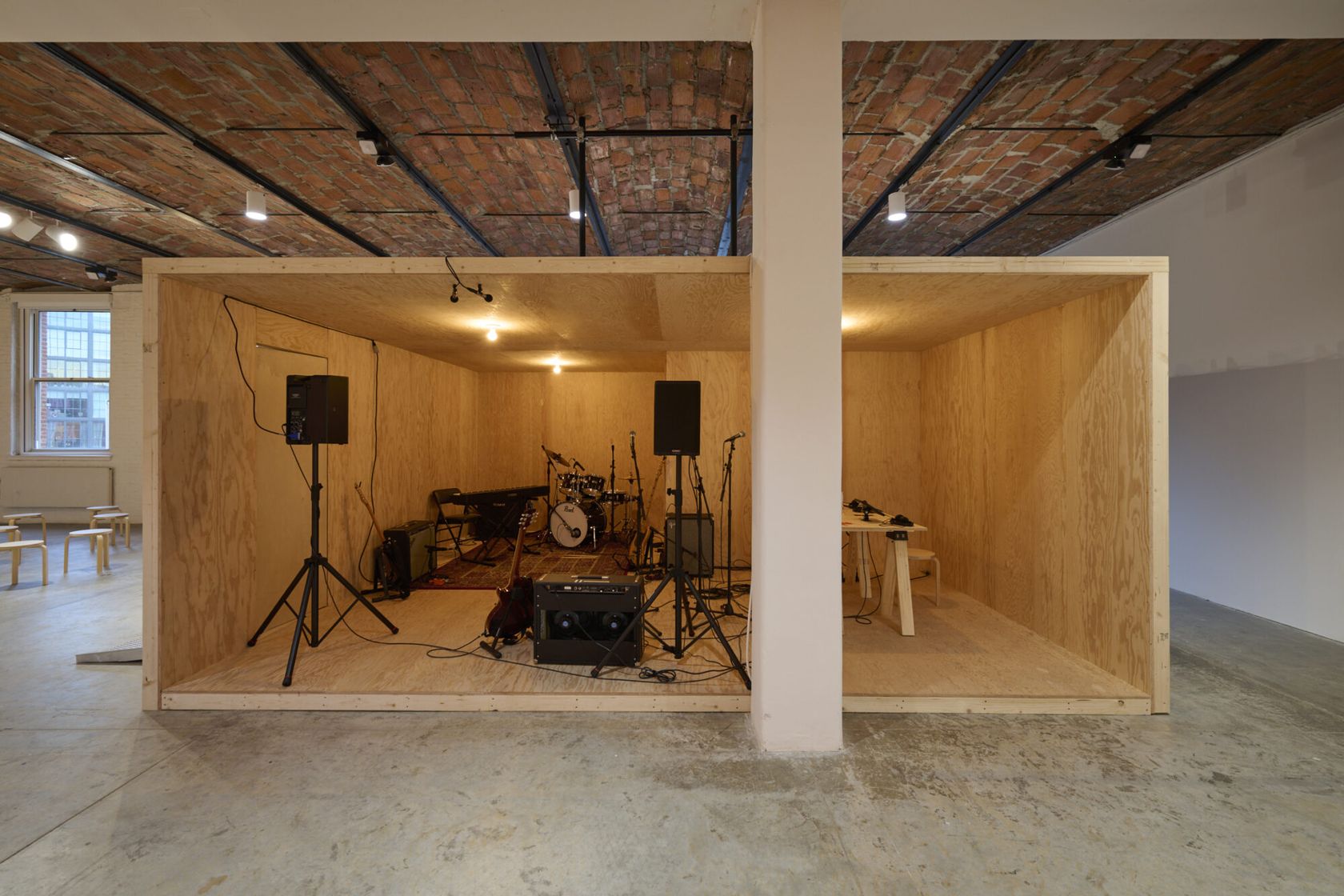 Rirkrit Tiravanija : A LOT OF PEOPLE