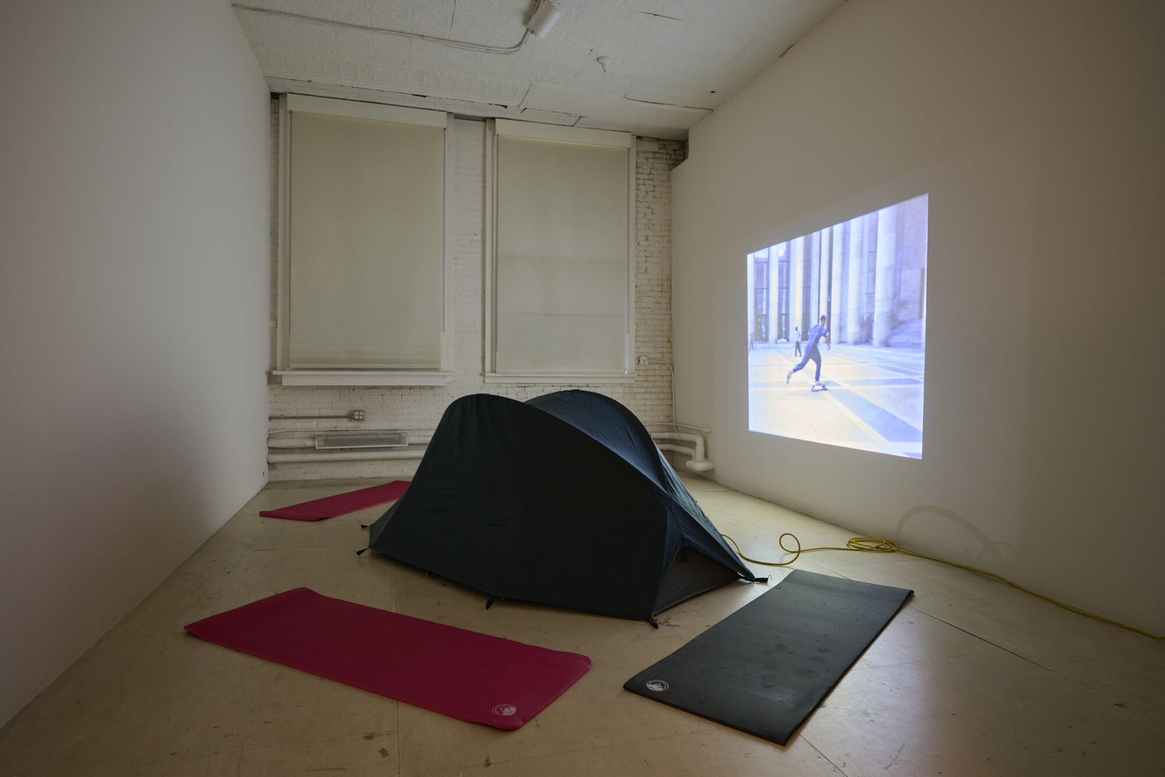 Rirkrit Tiravanija : A LOT OF PEOPLE