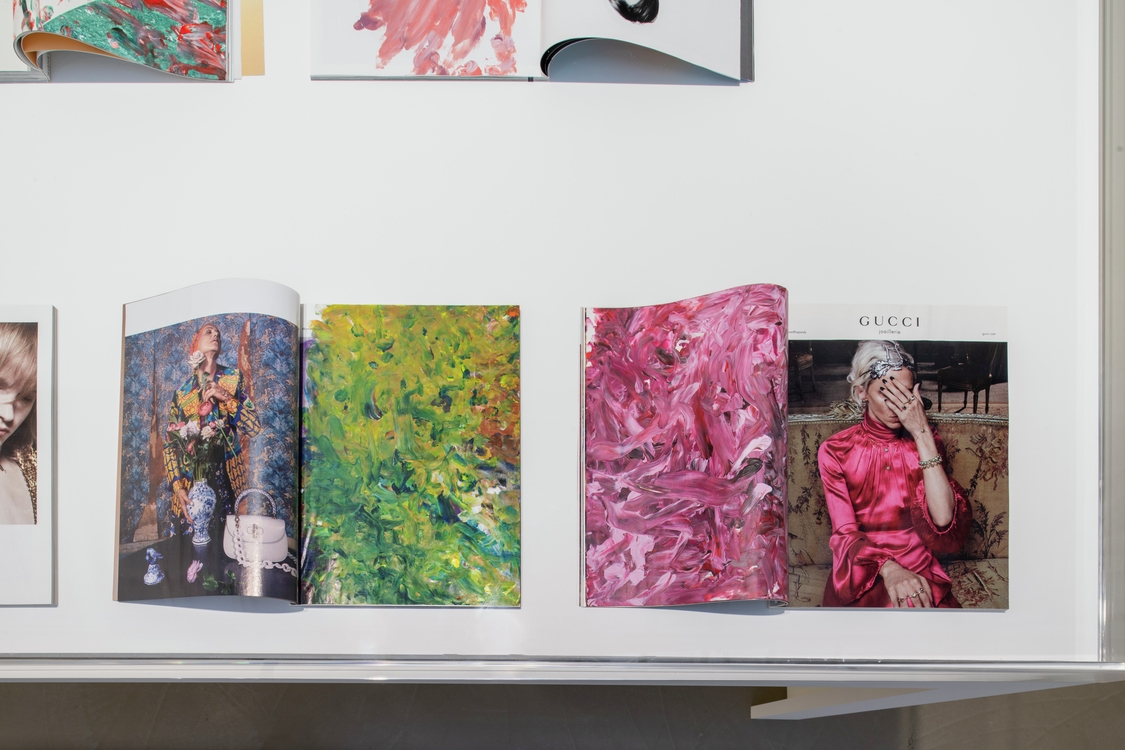 Animes et magazines, peintures sur papier