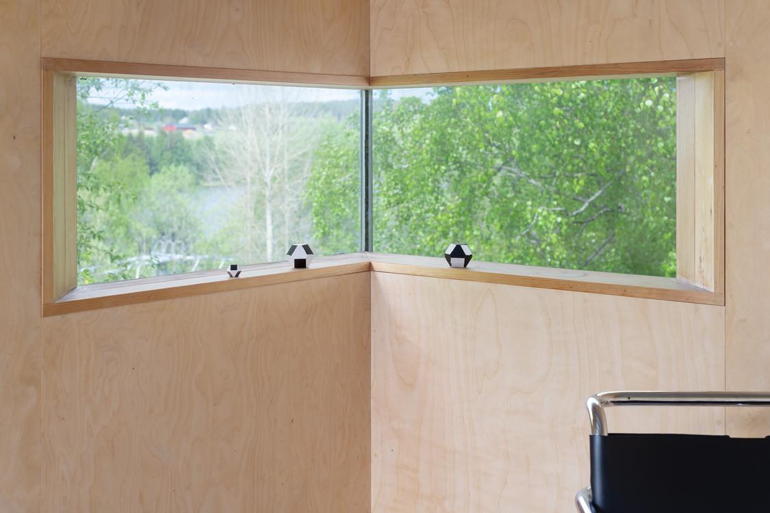 Room 11 (Latitude: 78.223, Longitude: 15.646)