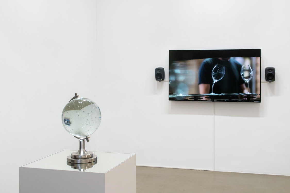 Scènes dans une bulle de cristal — Seen in a crystal ball