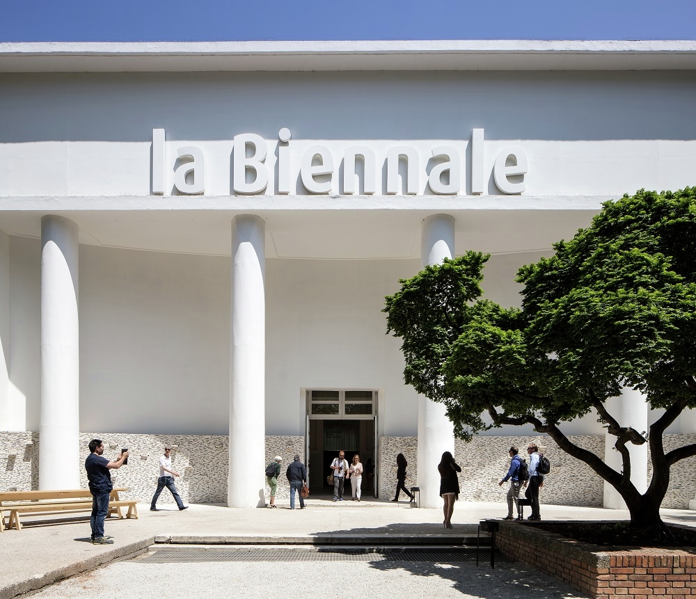 /media/uploads/news/2019/07/web/Padiglione-Centrale_Giardini_Photo-by-Francesco-Galli_Courtesy-La-Biennale-di-Venezia.jpg